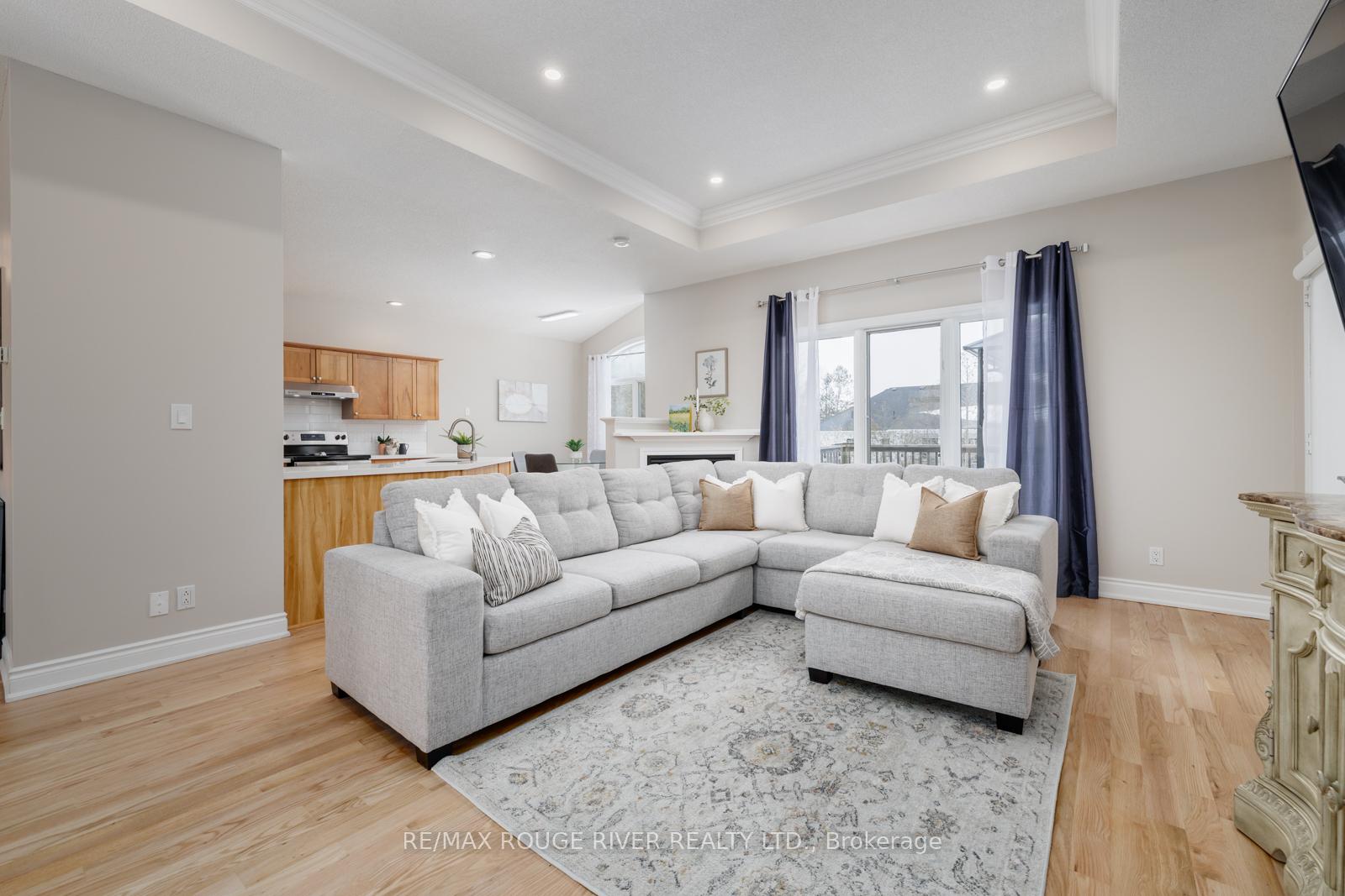 Photo 5 of 11 Mikelen Drive, Scugog, Port Perry — HOMEH