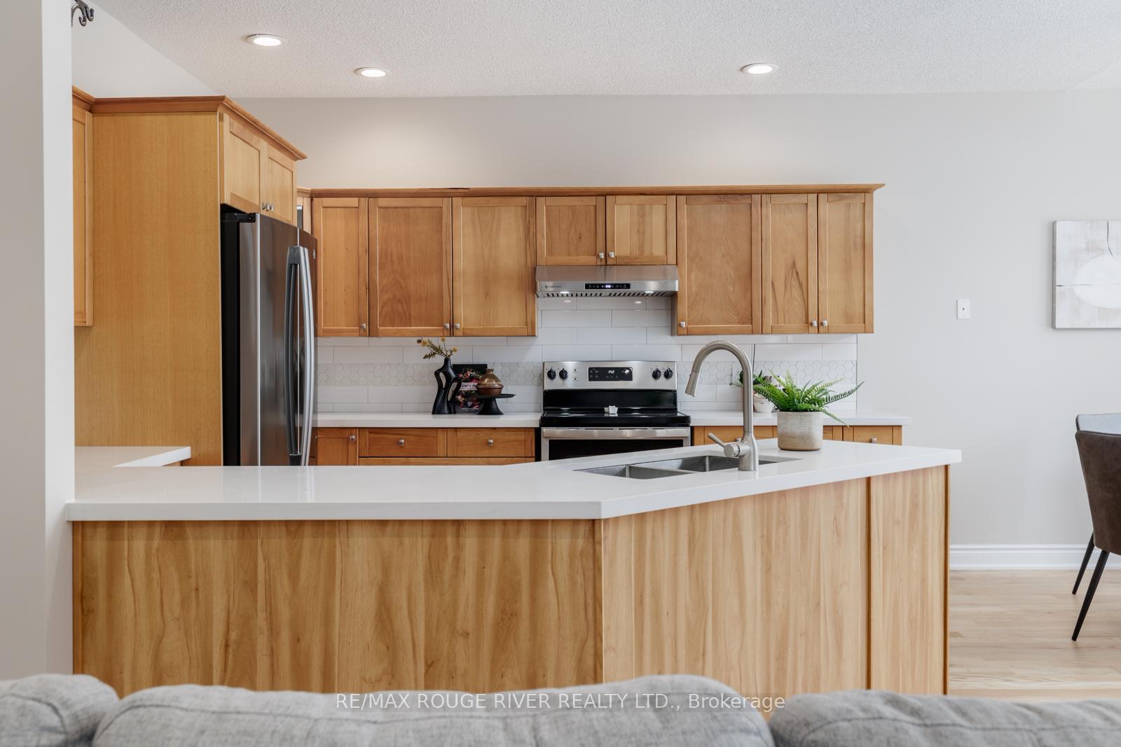 Photo 10 of 11 Mikelen Drive, Scugog, Port Perry — HOMEH