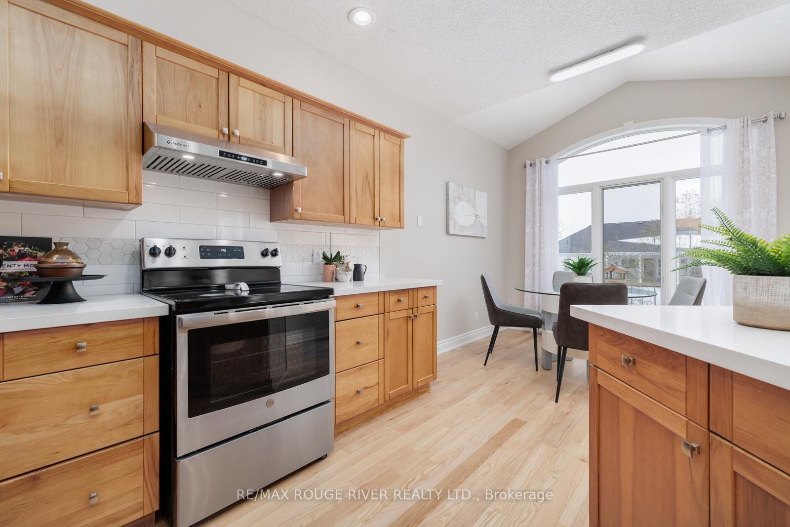 Photo 12 of 11 Mikelen Drive, Scugog, Port Perry — HOMEH