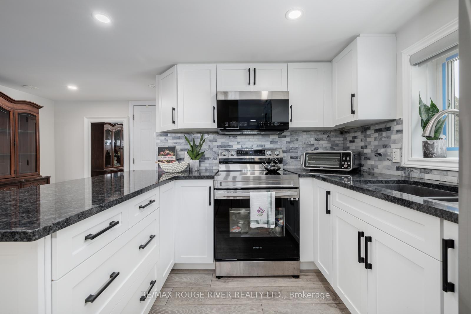 Photo 38 of 11 Mikelen Drive, Scugog, Port Perry — HOMEH