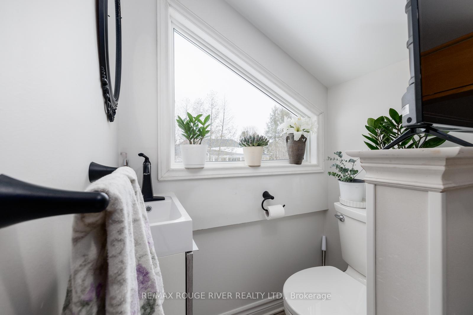 Photo 44 of 11 Mikelen Drive, Scugog, Port Perry — HOMEH