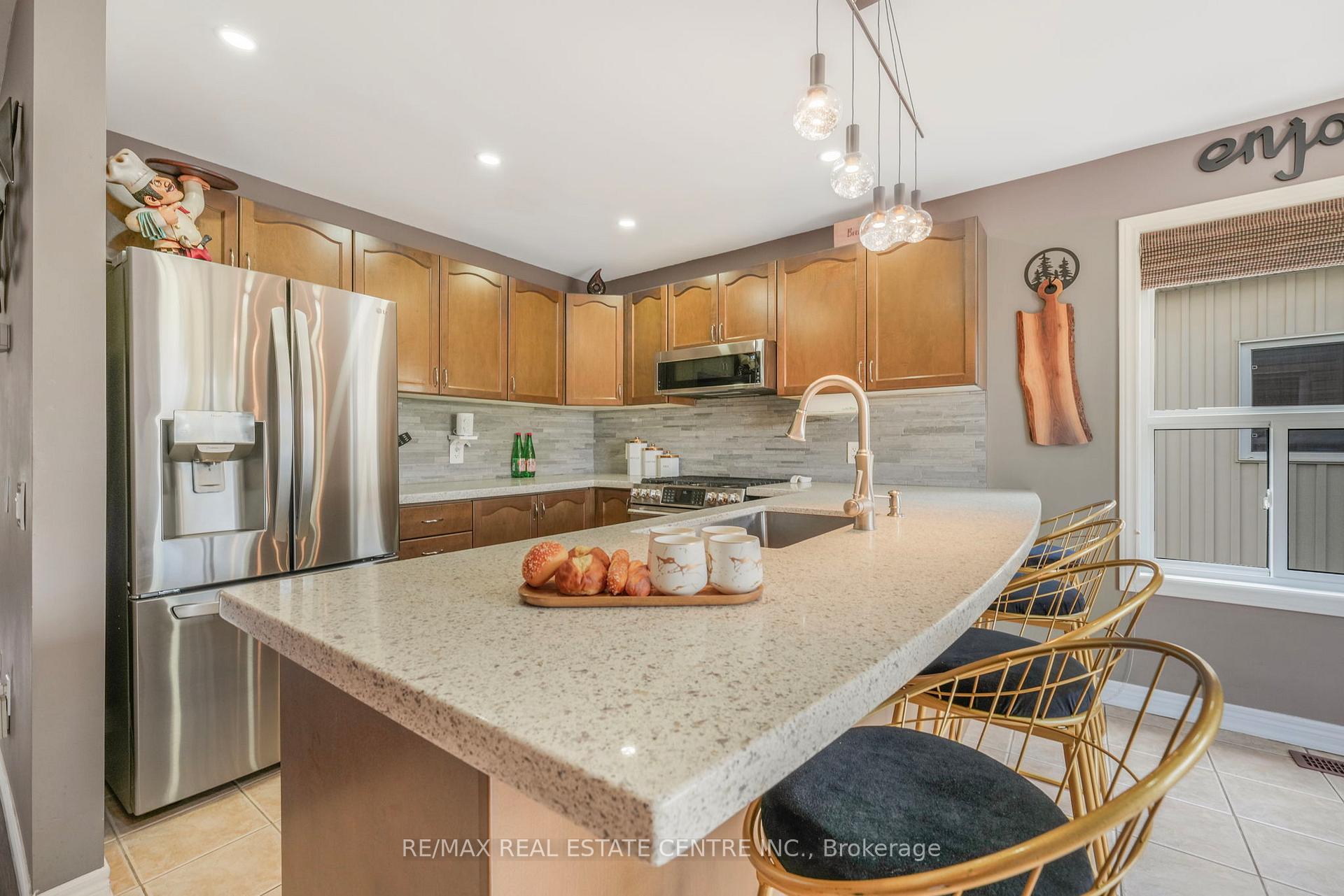 Photo 14 of 813 Greenwood Crescent, Shelburne — HOMEH