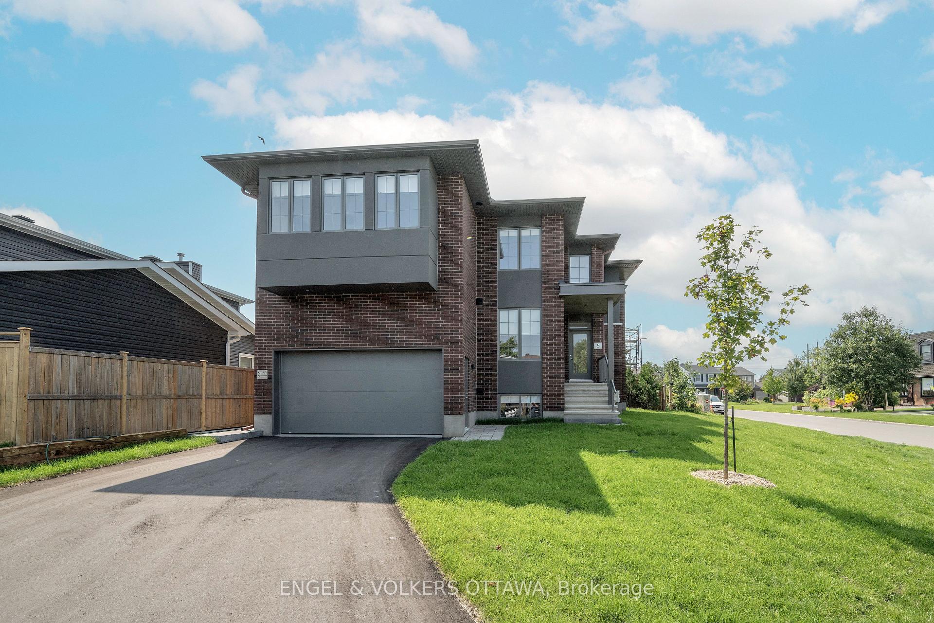Front of 5 Winlock Crescent
