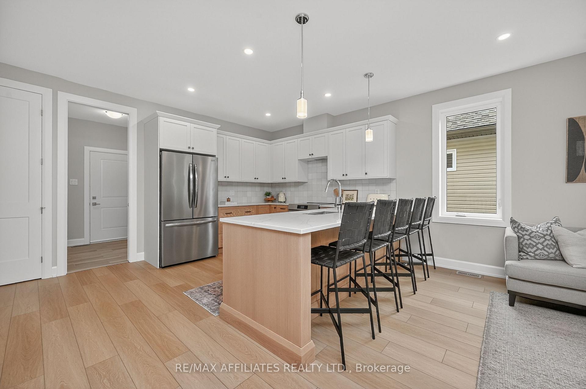 Photo 11 of 105 Rabb Street, Smiths Falls — HOMEH