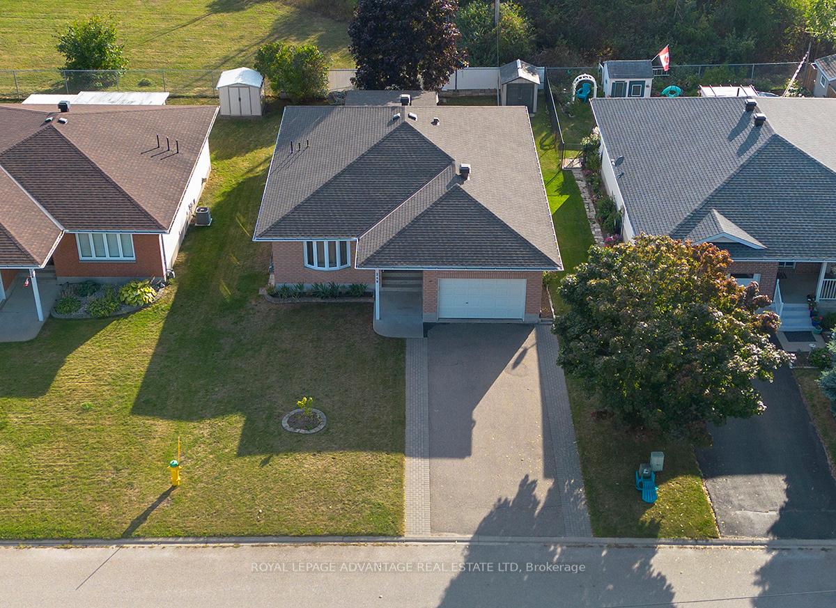 Photo 2 of 248 Glenwood Crescent, Smiths Falls — HOMEH