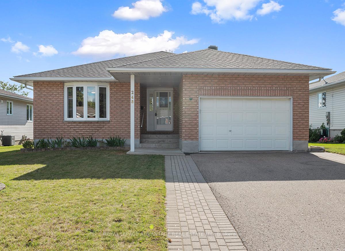 Photo 4 of 248 Glenwood Crescent, Smiths Falls — HOMEH