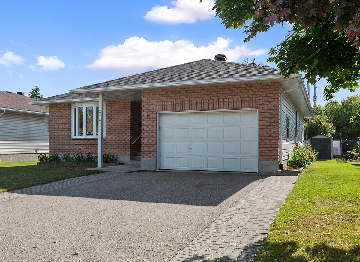 Photo 5 of 248 Glenwood Crescent, Smiths Falls — HOMEH