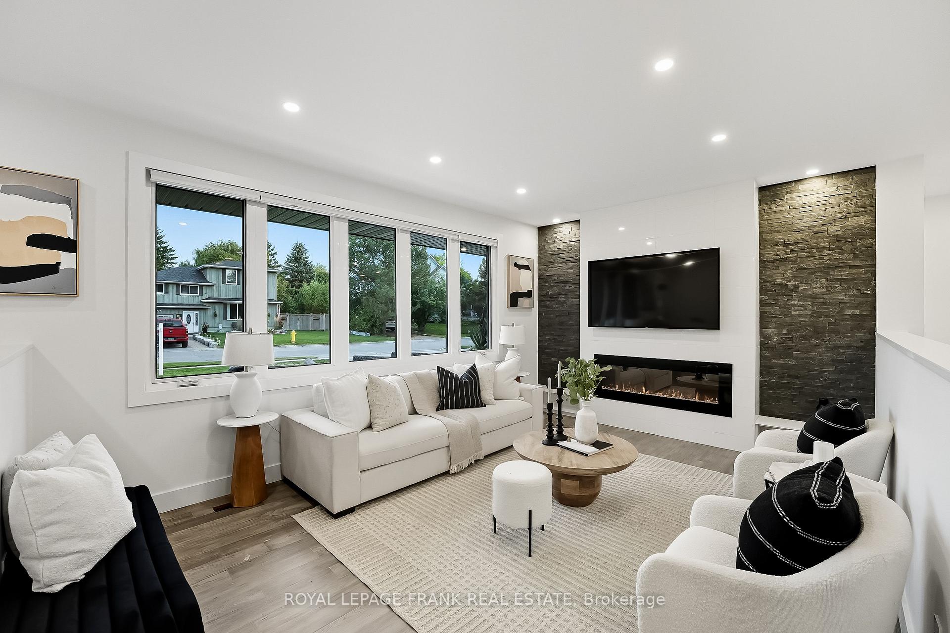Photo 11 of 393 Lorne Street, Scugog, Port Perry — HOMEH