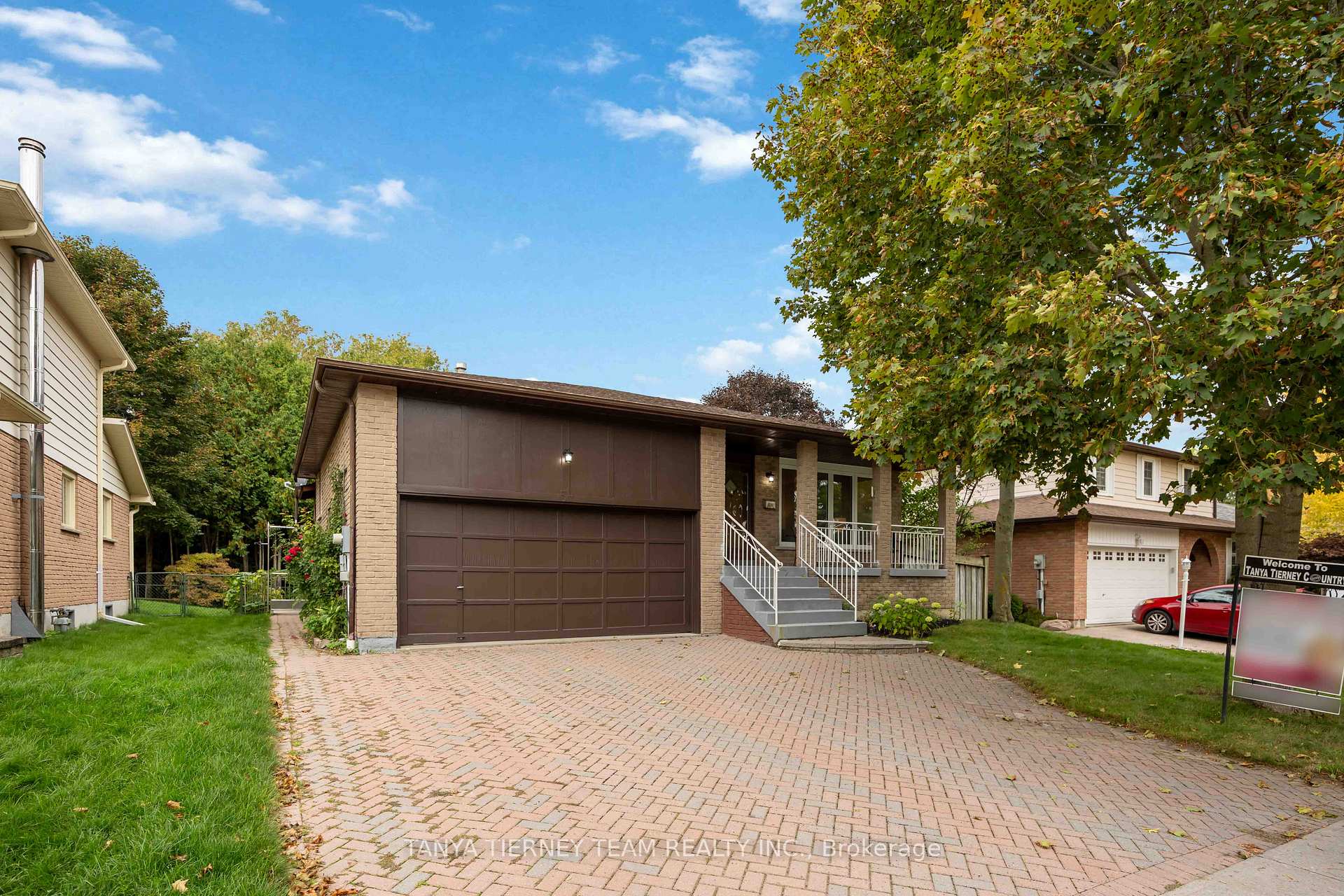 Photo 3 of 54 Chester Crescent, Scugog, Port Perry — HOMEH