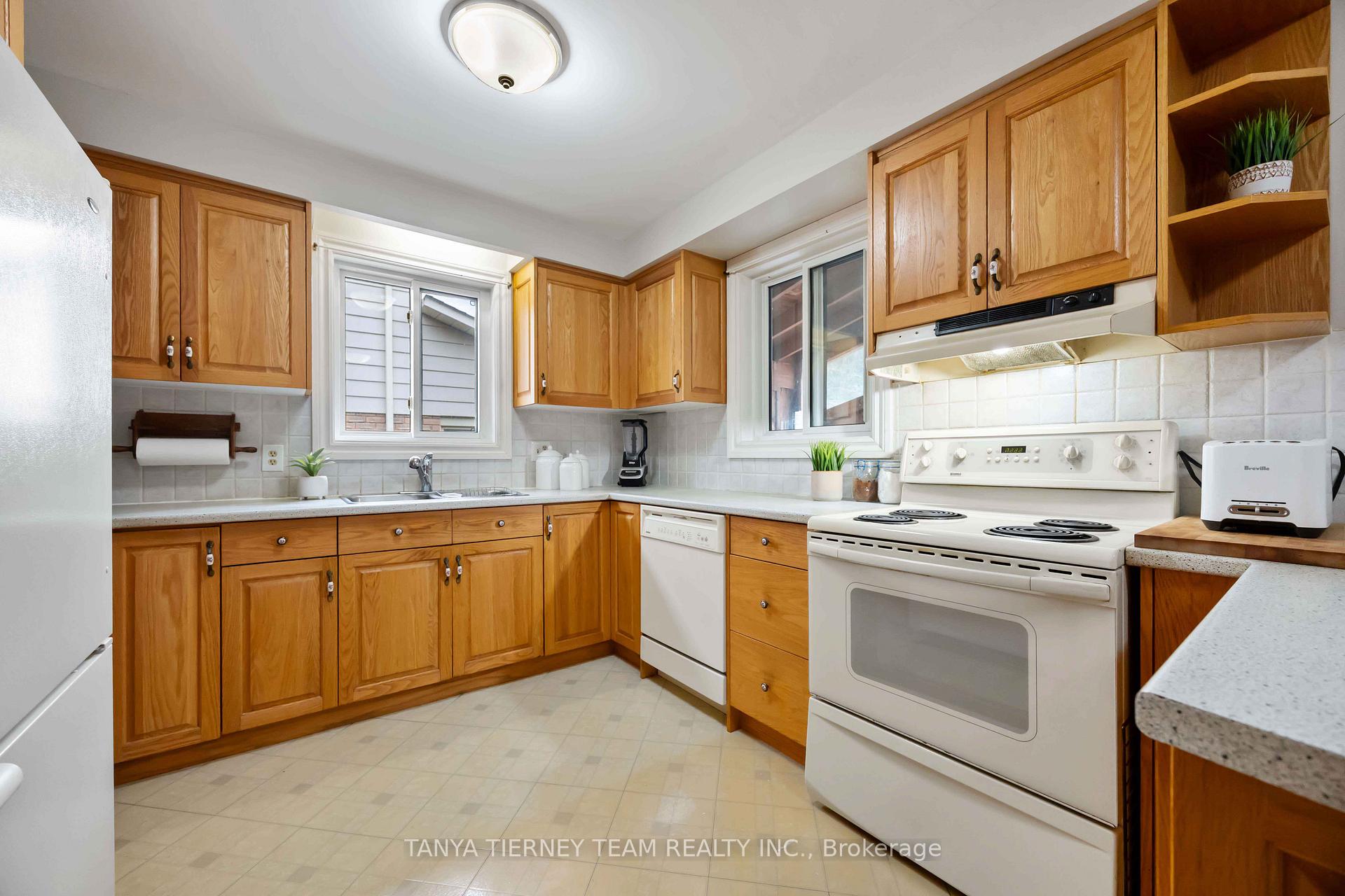 Photo 11 of 54 Chester Crescent, Scugog, Port Perry — HOMEH