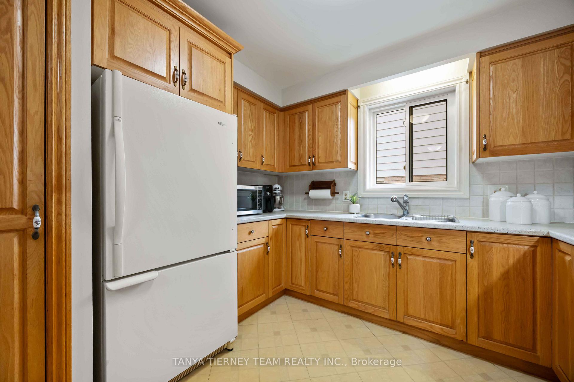 Photo 13 of 54 Chester Crescent, Scugog, Port Perry — HOMEH