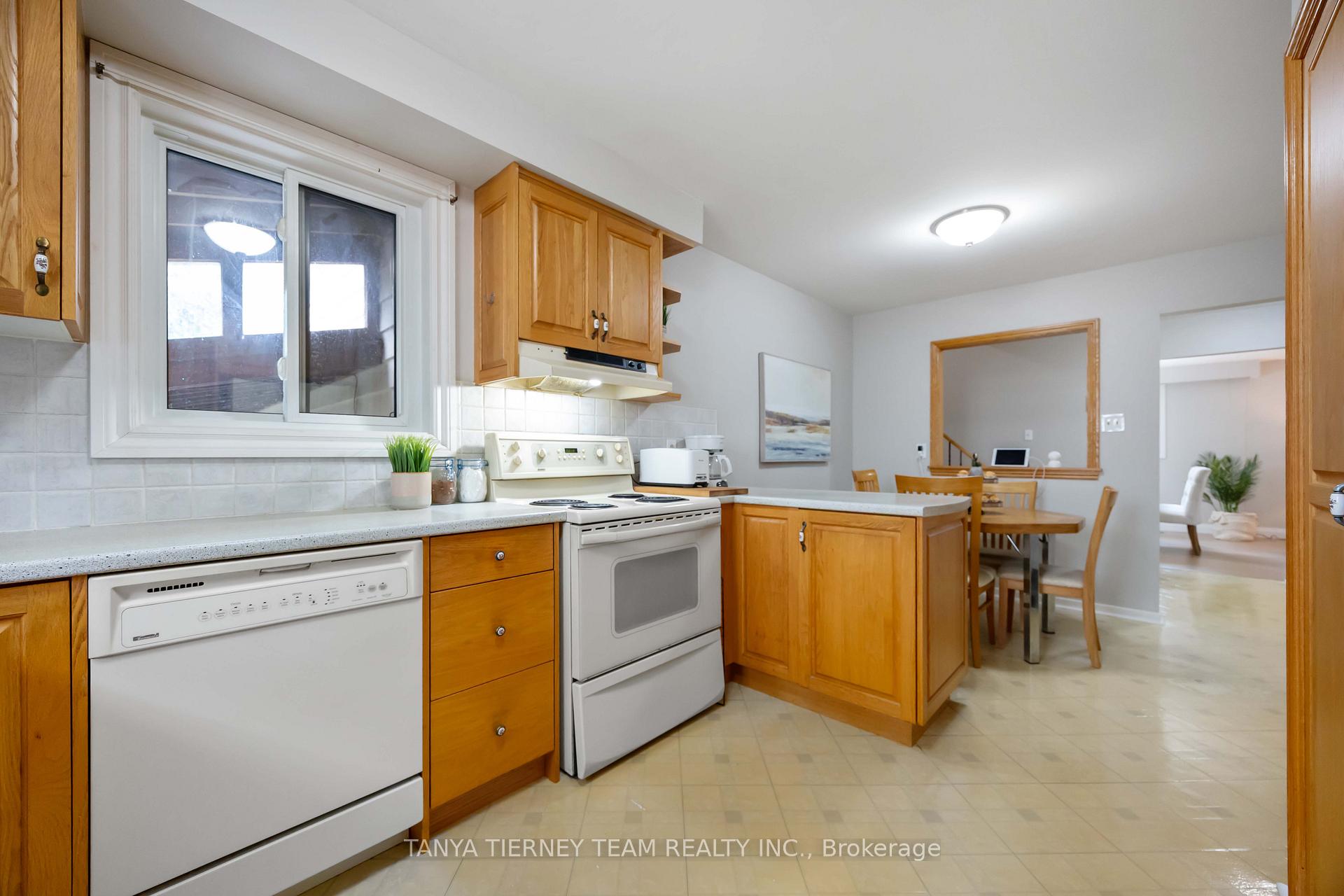 Photo 16 of 54 Chester Crescent, Scugog, Port Perry — HOMEH