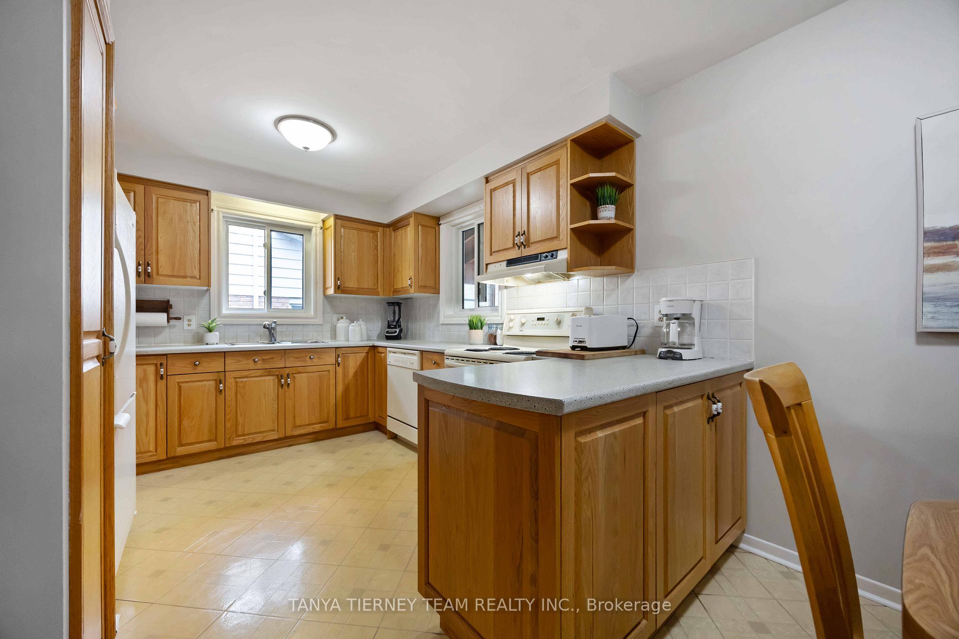 Photo 17 of 54 Chester Crescent, Scugog, Port Perry — HOMEH
