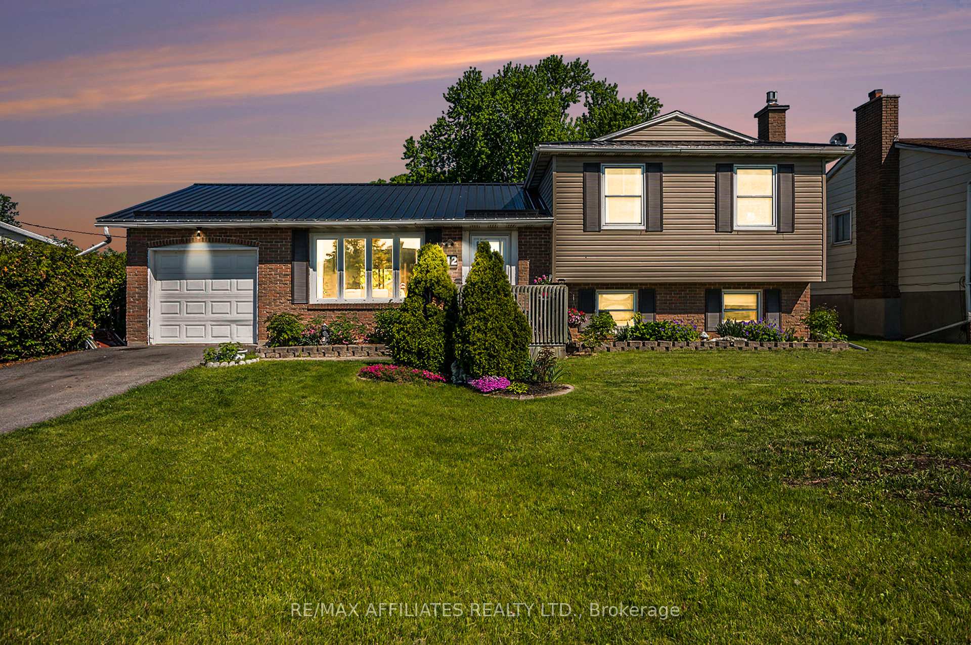 Photo 2 of 12 Ross Street E, Smiths Falls — HOMEH