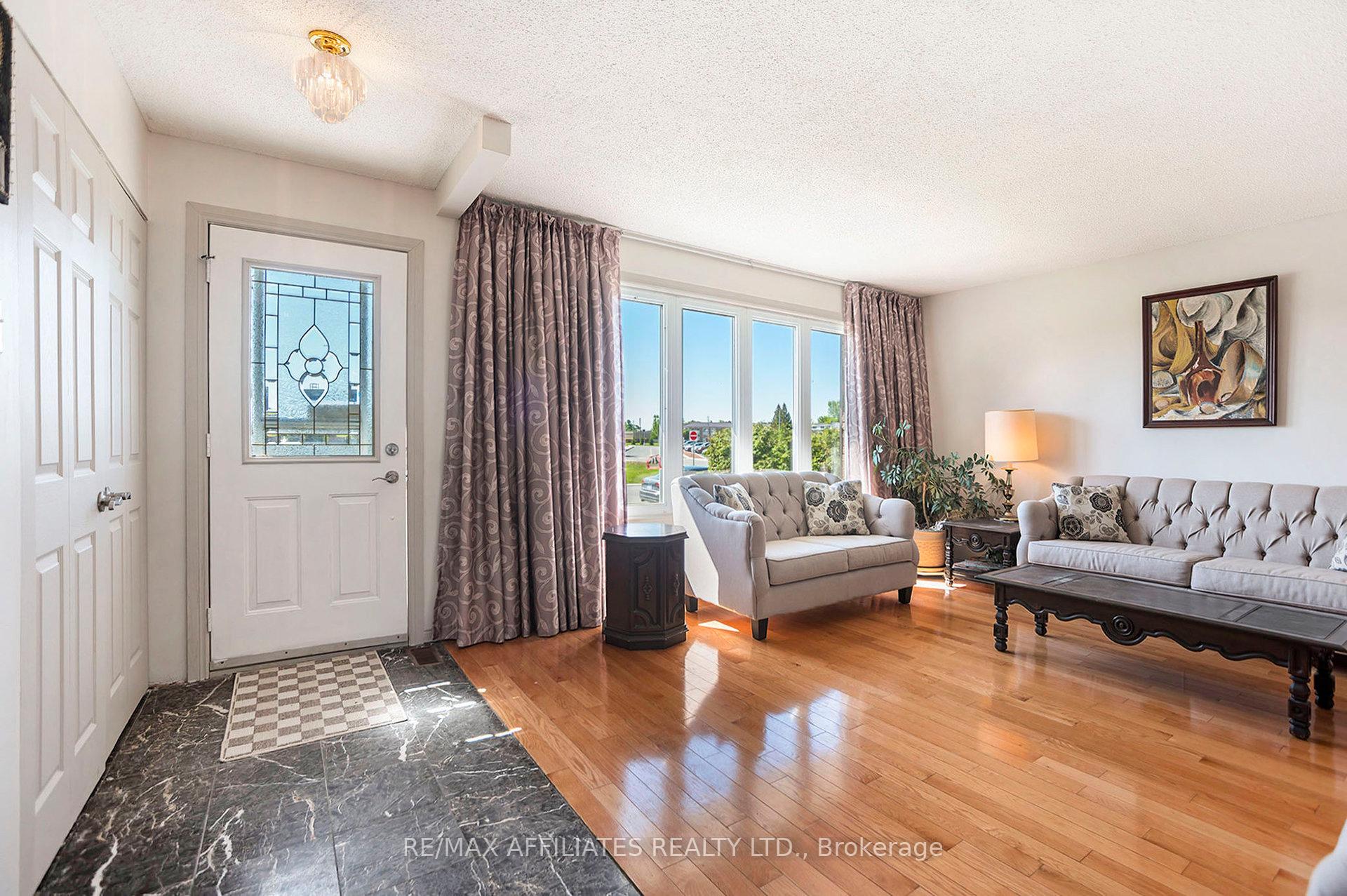 Photo 5 of 12 Ross Street E, Smiths Falls — HOMEH