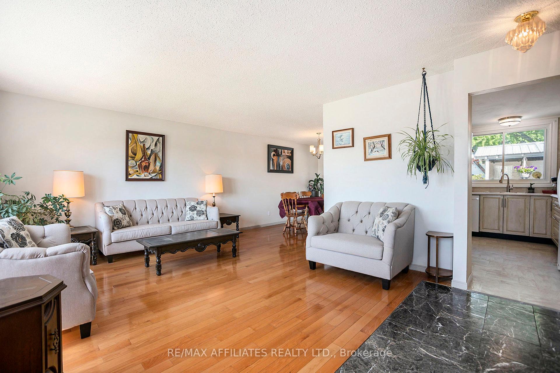 Photo 6 of 12 Ross Street E, Smiths Falls — HOMEH