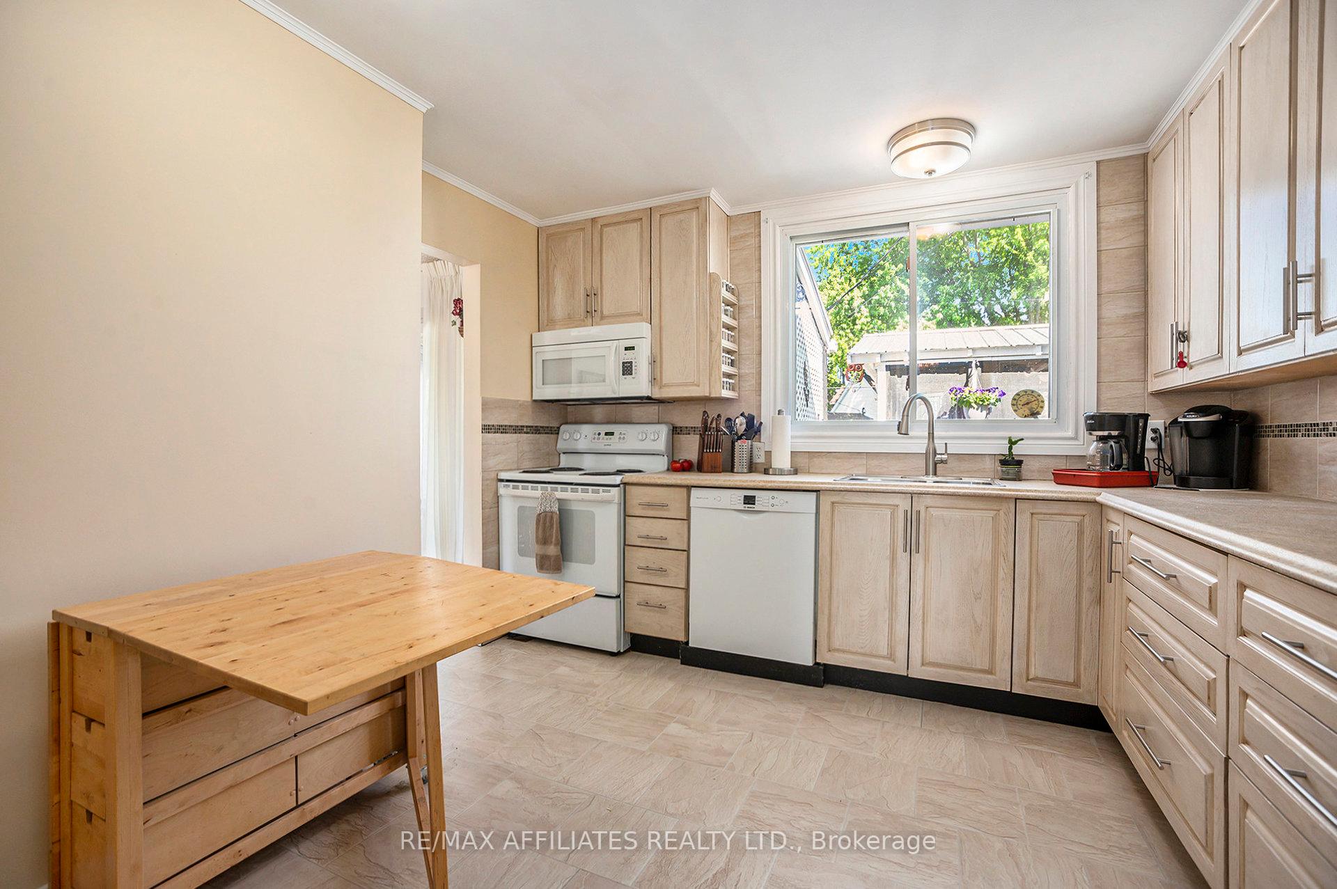 Photo 13 of 12 Ross Street E, Smiths Falls — HOMEH