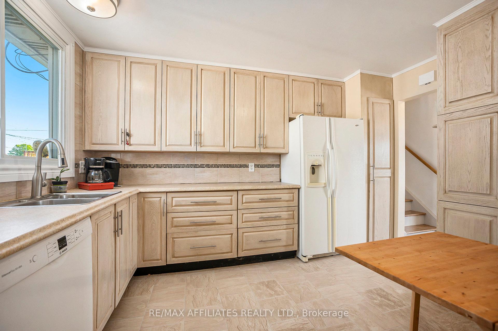 Photo 14 of 12 Ross Street E, Smiths Falls — HOMEH