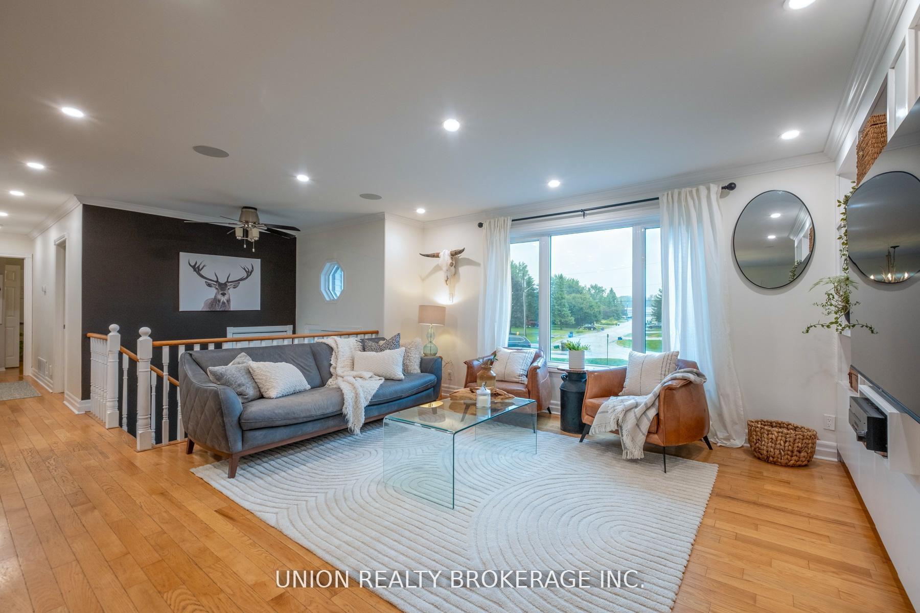 Photo 2 of 33 Carlan Drive, Scugog, Port Perry — HOMEH