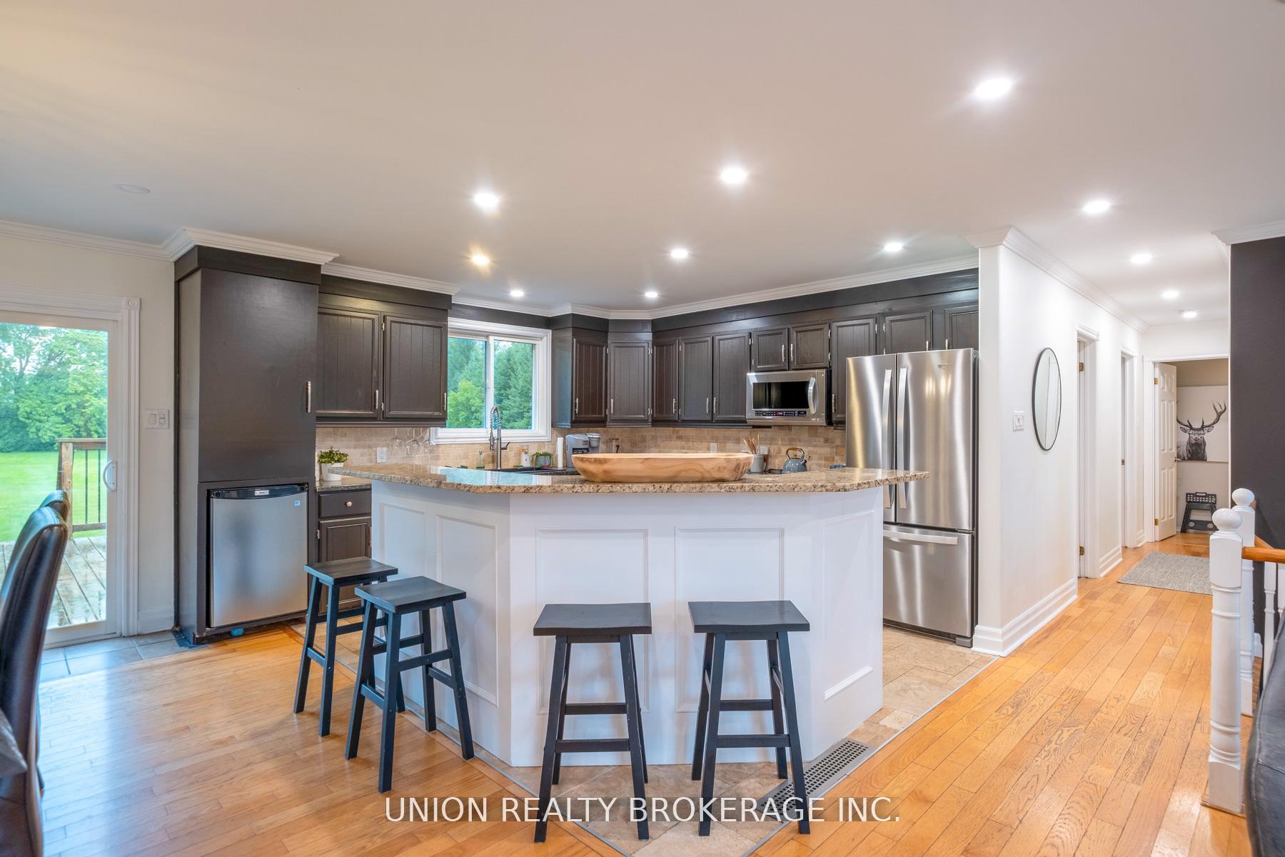 Photo 5 of 33 Carlan Drive, Scugog, Port Perry — HOMEH