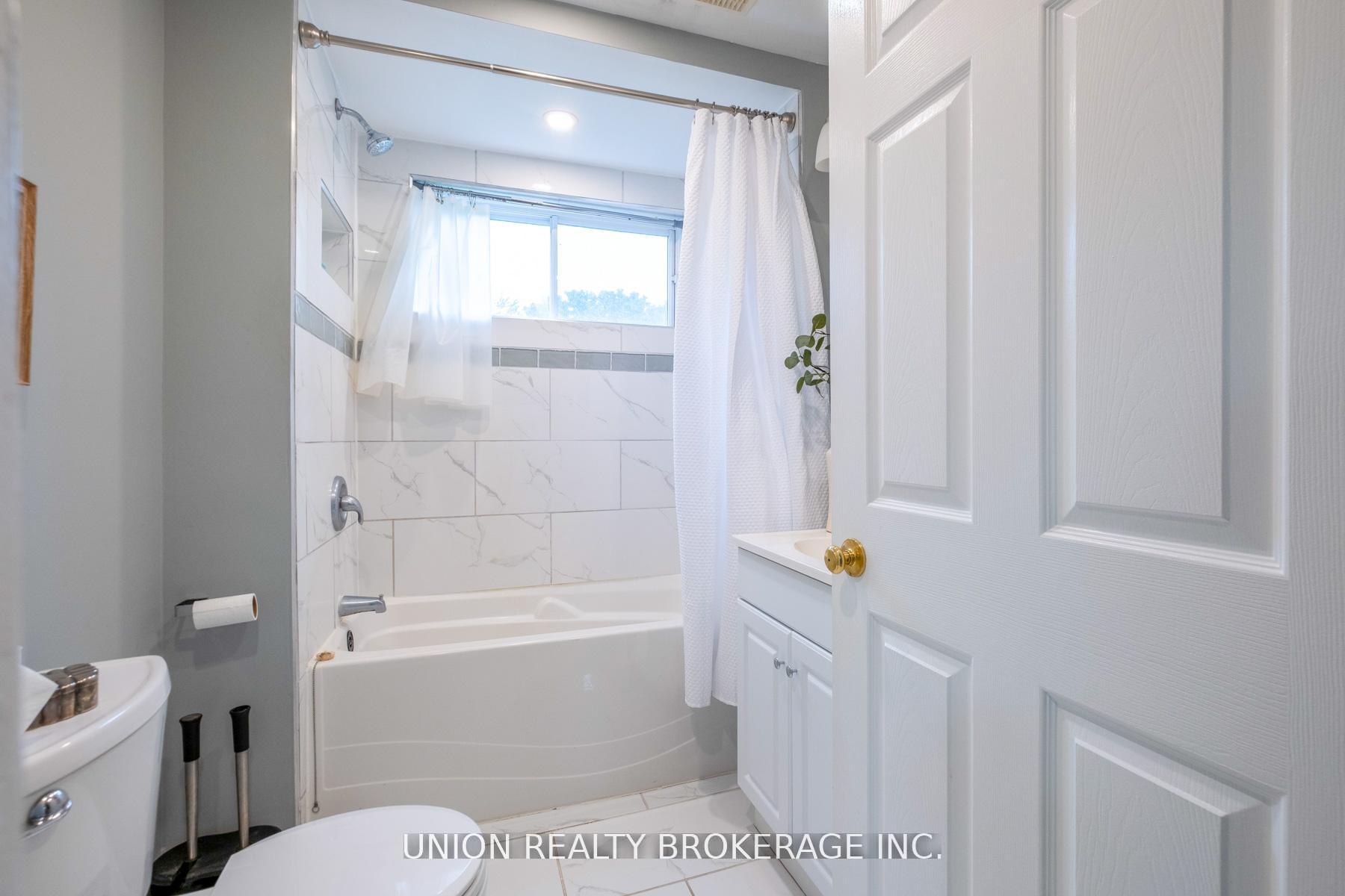 Photo 23 of 33 Carlan Drive, Scugog, Port Perry — HOMEH