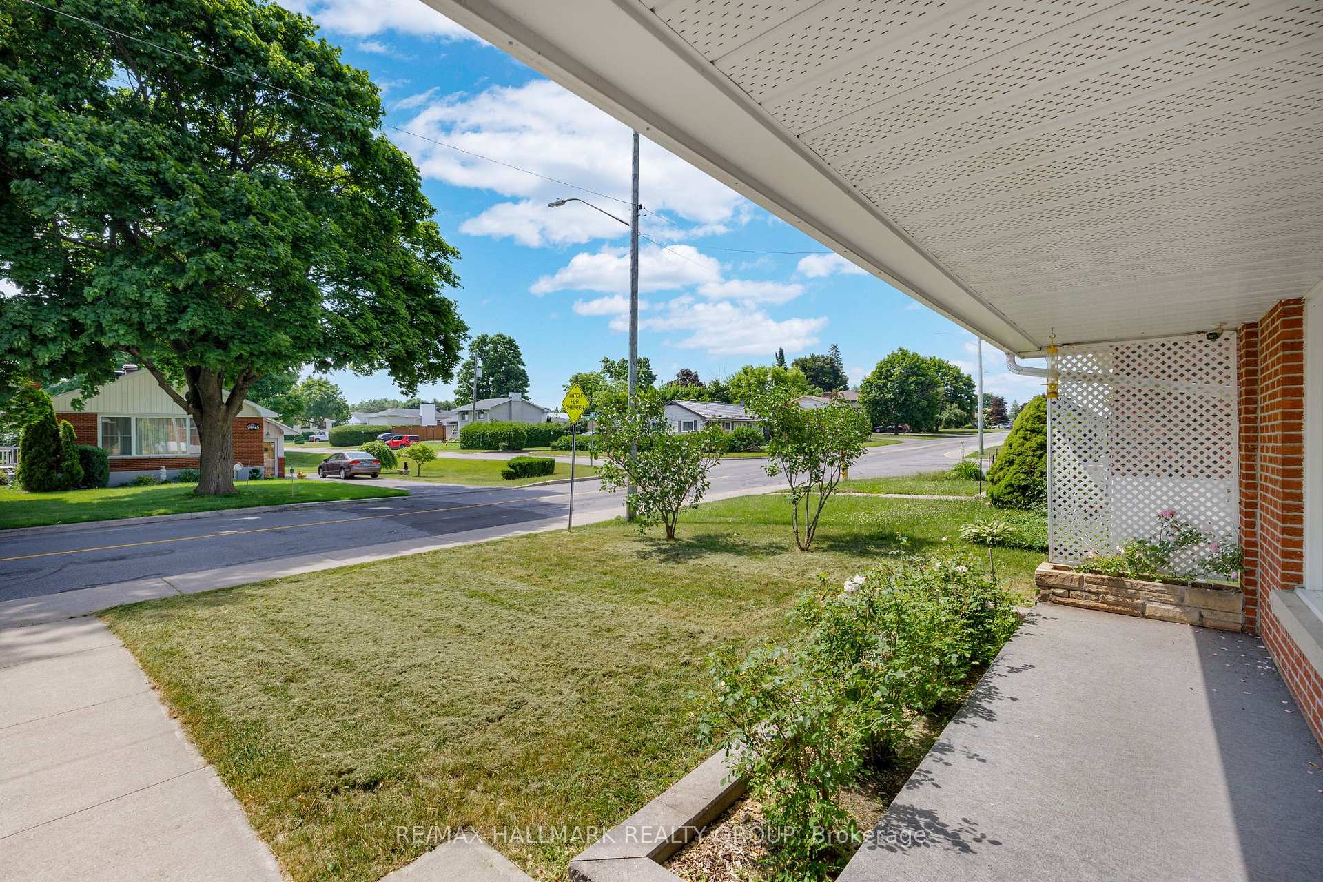 Photo 2 of 66 Broadview Avenue E, Smiths Falls — HOMEH