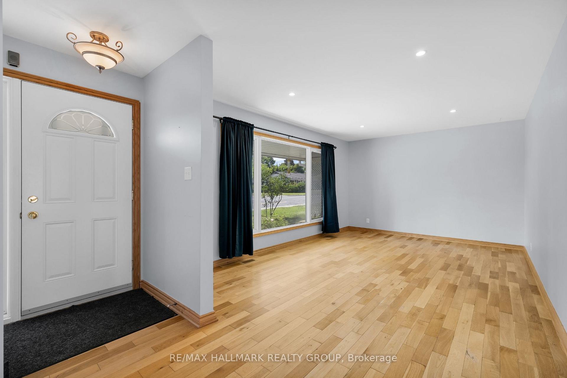 Photo 4 of 66 Broadview Avenue E, Smiths Falls — HOMEH