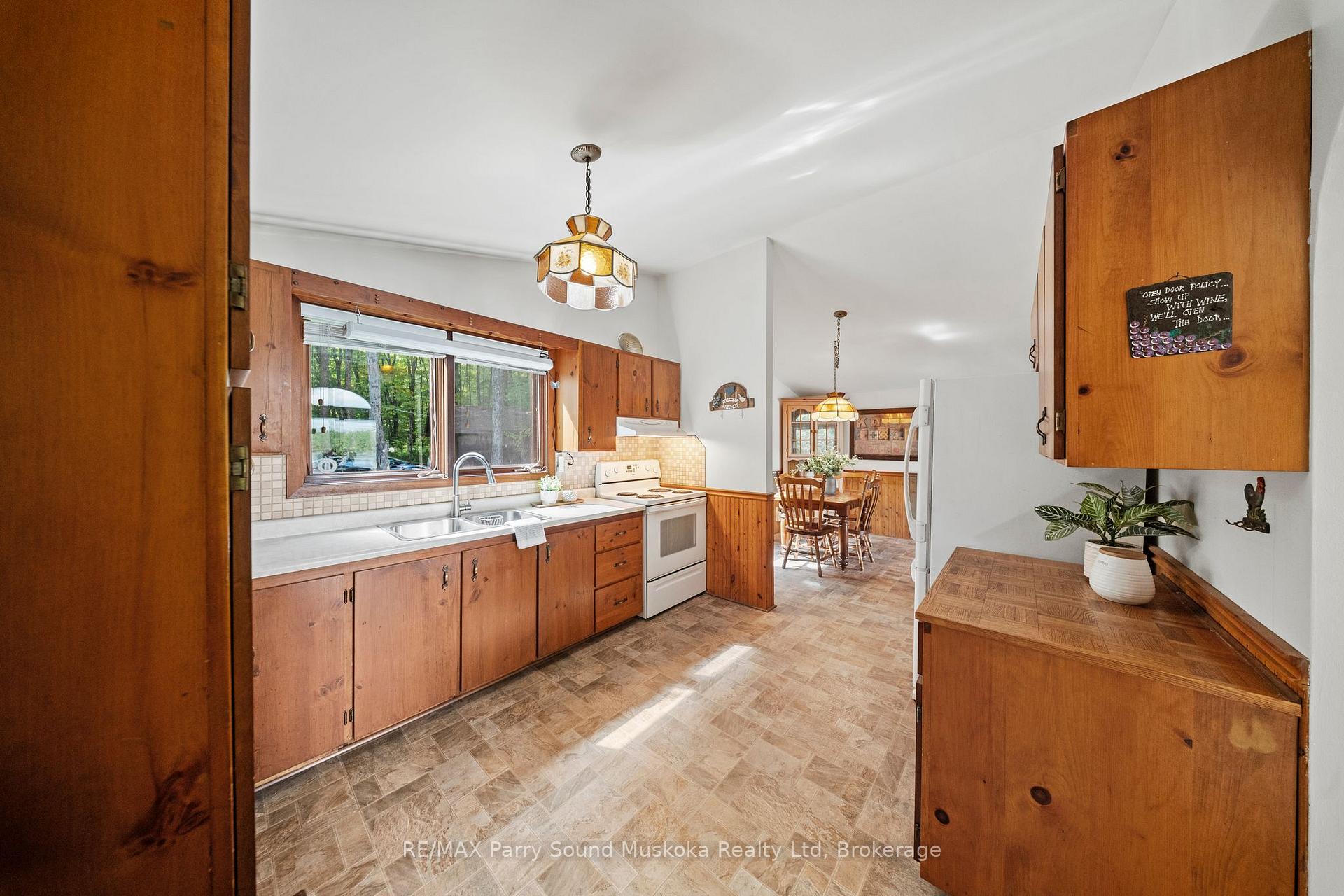 Photo 11 of 23 Brown's Lake Road, Seguin — HOMEH