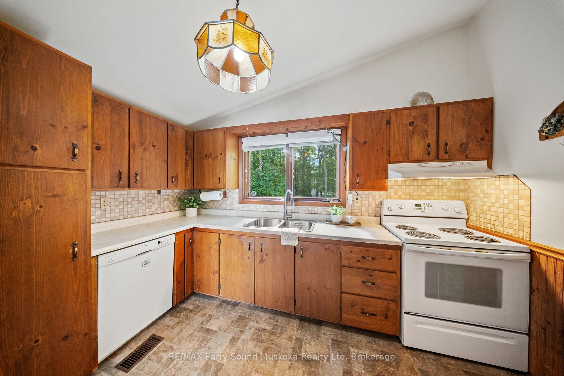Photo 15 of 23 Brown's Lake Road, Seguin — HOMEH