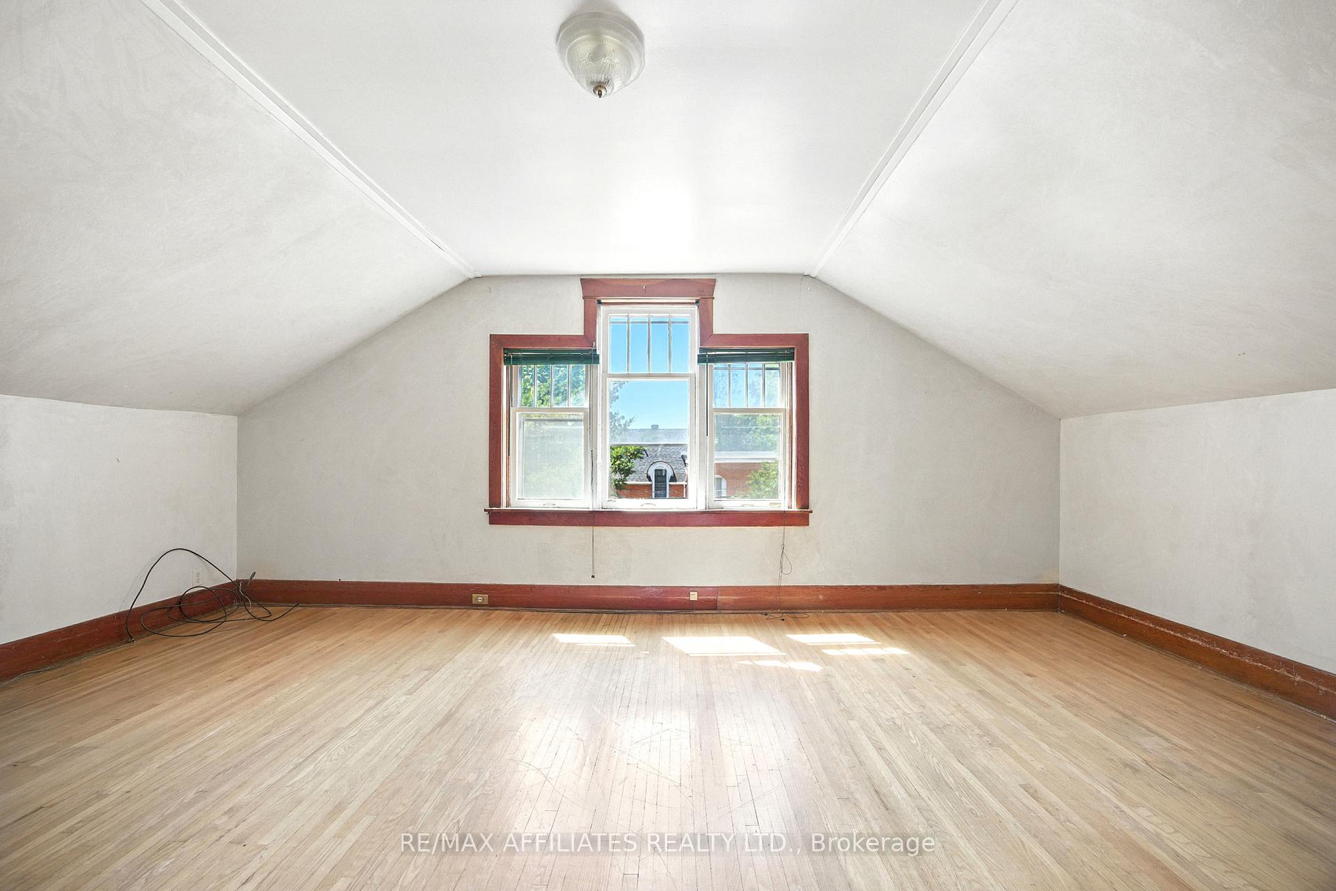 Photo 19 of 88 Main Street E, Smiths Falls — HOMEH