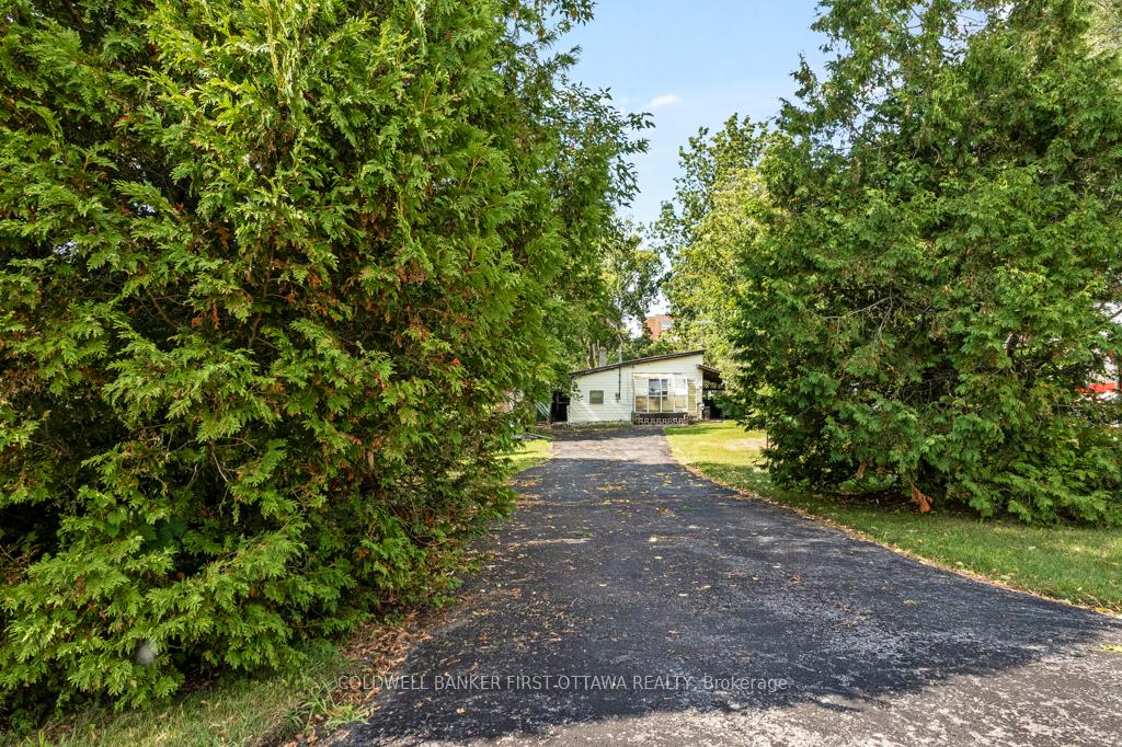 Photo 1 of 16 Jones Street, Smiths Falls — HOMEH