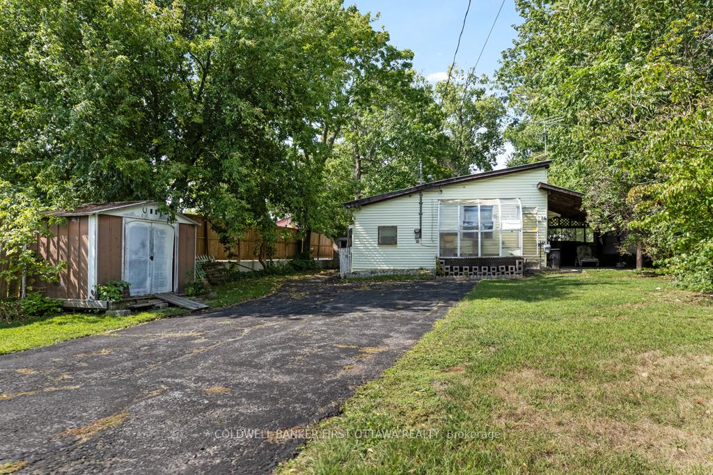 Photo 2 of 16 Jones Street, Smiths Falls — HOMEH