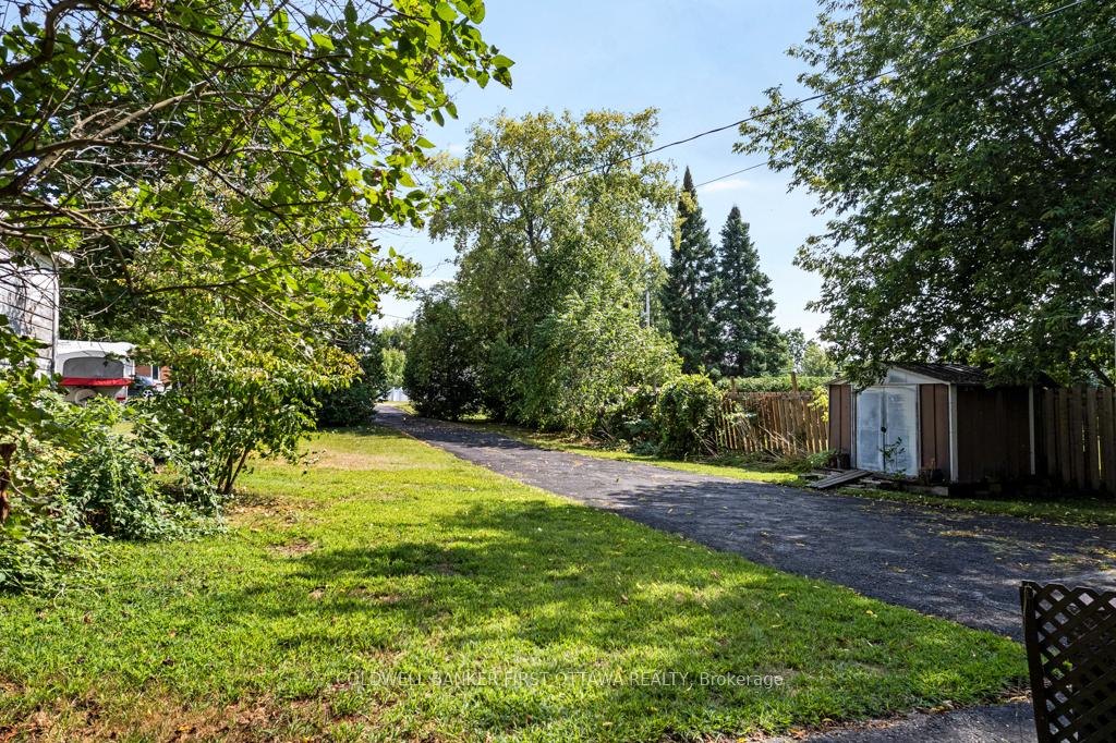 Photo 4 of 16 Jones Street, Smiths Falls — HOMEH
