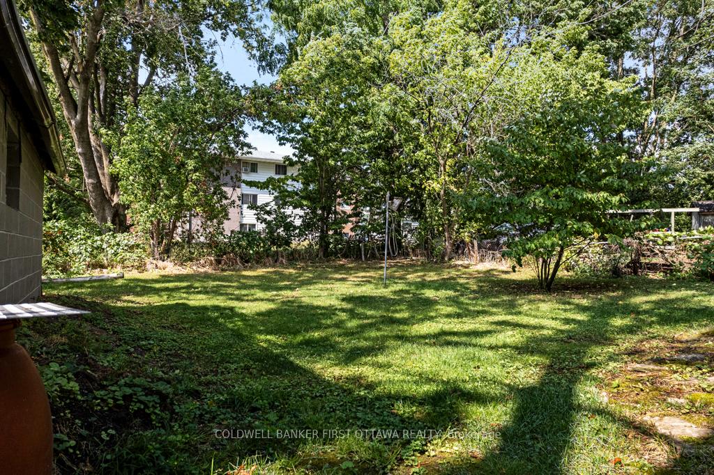 Photo 5 of 16 Jones Street, Smiths Falls — HOMEH