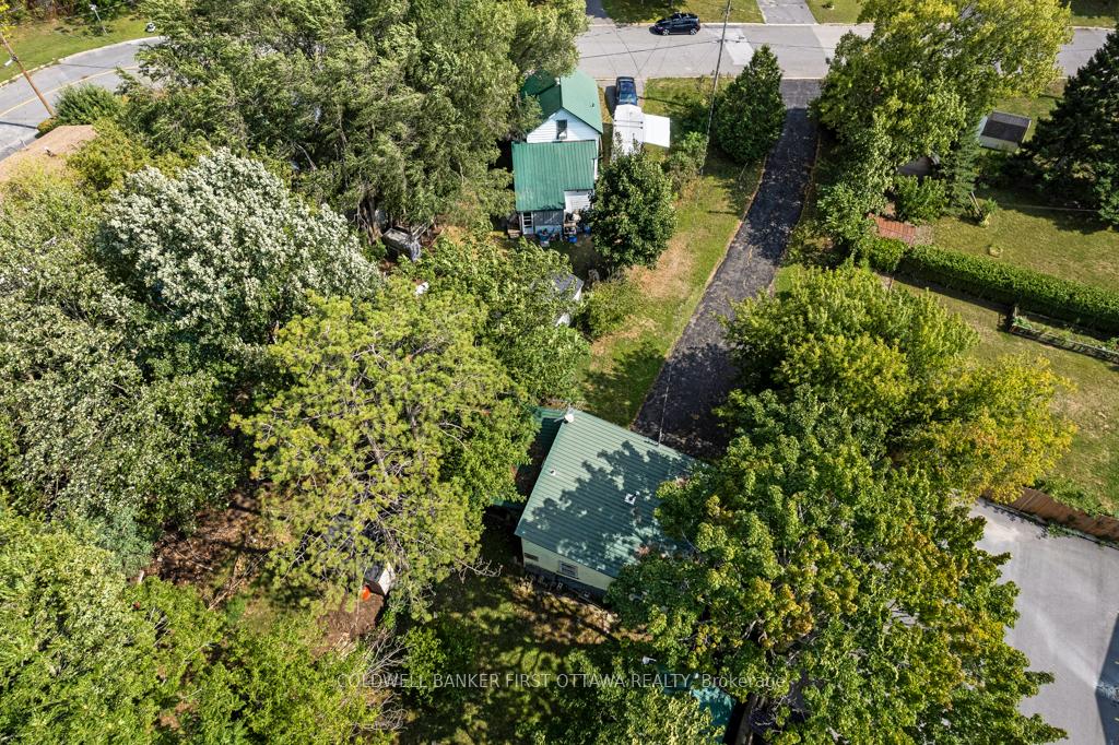 Photo 6 of 16 Jones Street, Smiths Falls — HOMEH