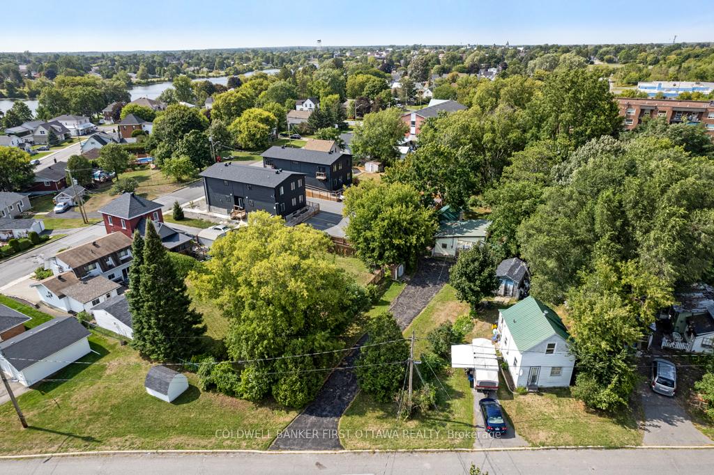 Photo 8 of 16 Jones Street, Smiths Falls — HOMEH
