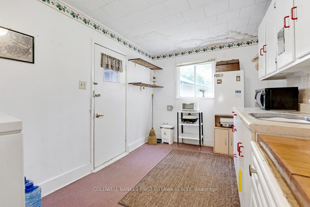 Photo 10 of 16 Jones Street, Smiths Falls — HOMEH