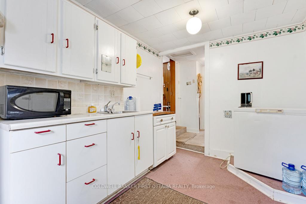 Photo 12 of 16 Jones Street, Smiths Falls — HOMEH