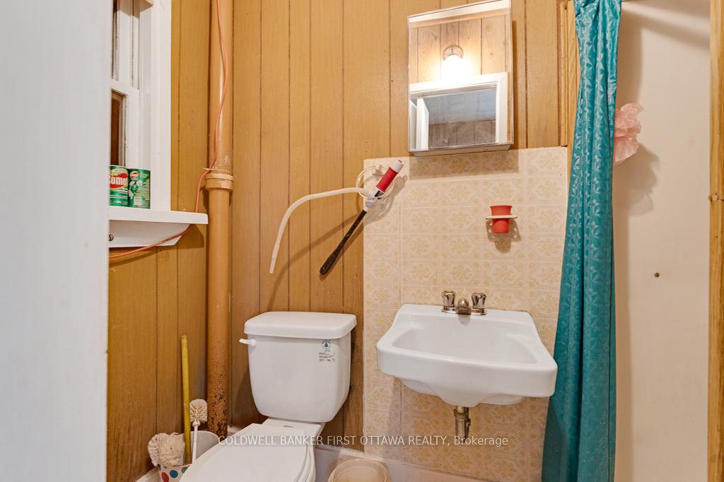 Photo 17 of 16 Jones Street, Smiths Falls — HOMEH