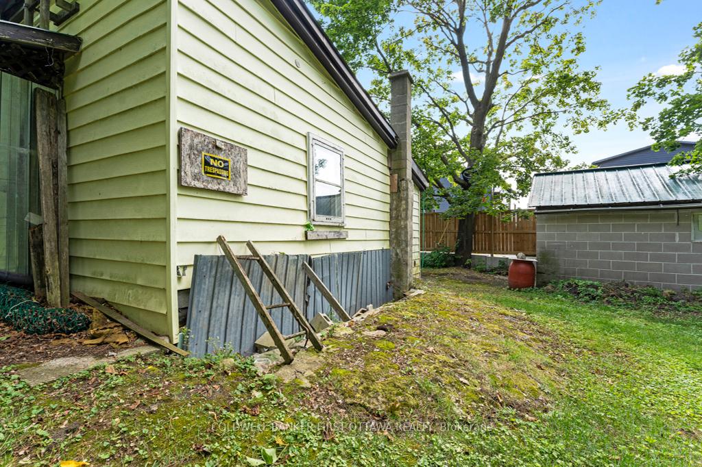 Photo 23 of 16 Jones Street, Smiths Falls — HOMEH
