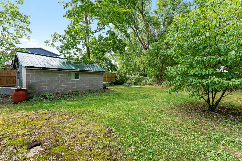 Photo 24 of 16 Jones Street, Smiths Falls — HOMEH