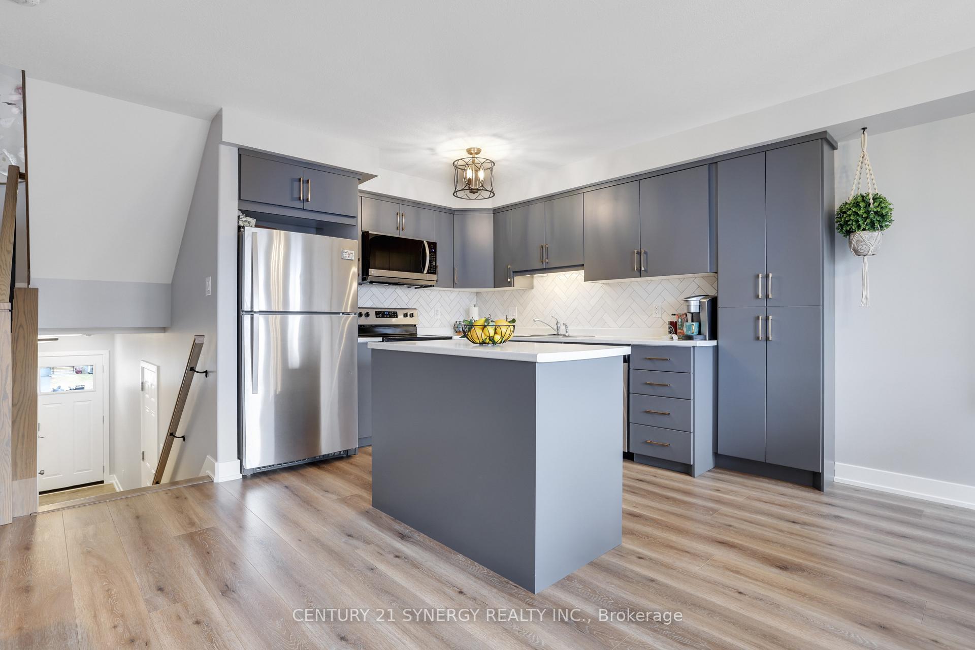 Photo 5 of 10 Staples Boulevard, Smiths Falls — HOMEH