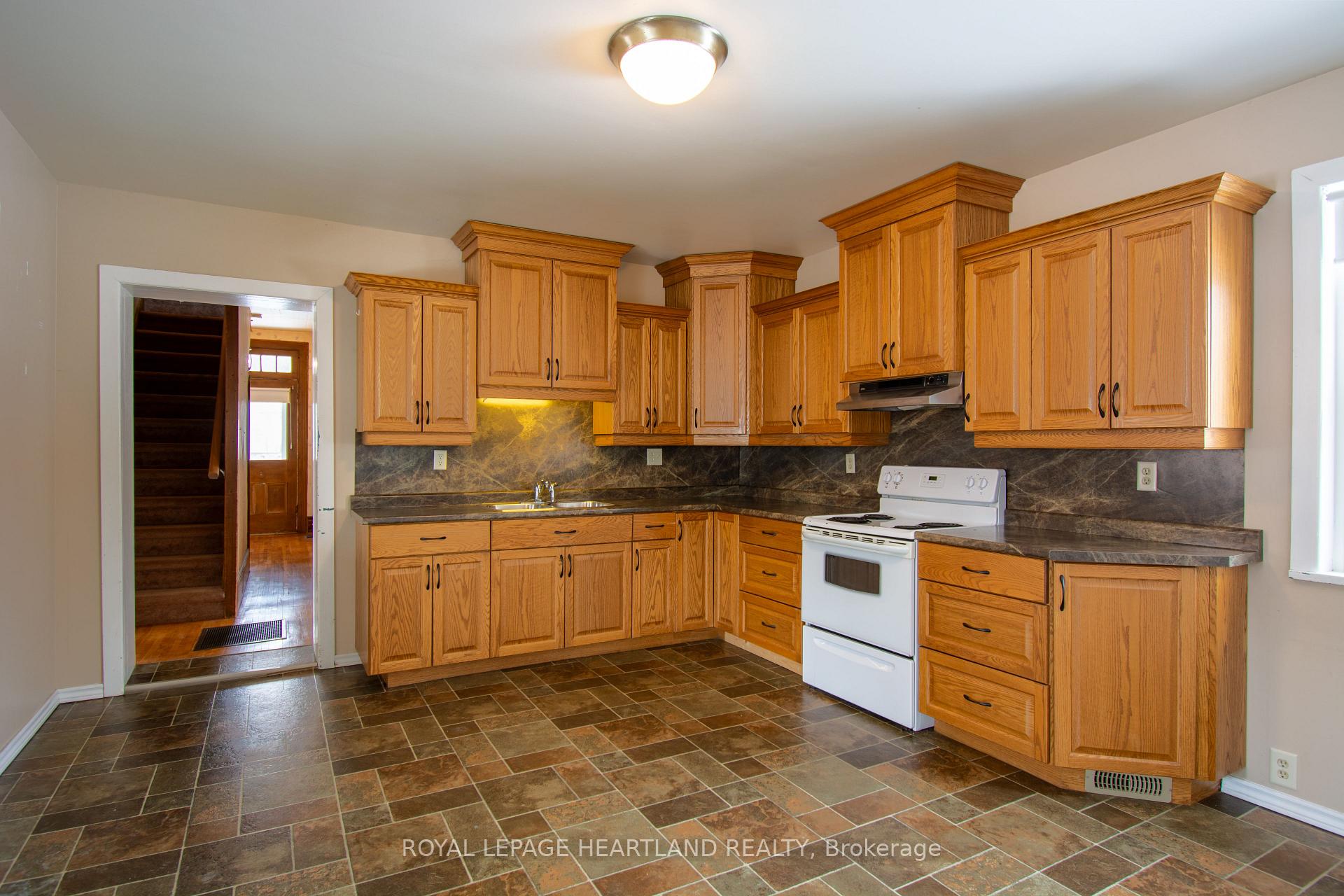 Photo 5 of 18 Simcoe Street, South Huron, Exeter — HOMEH