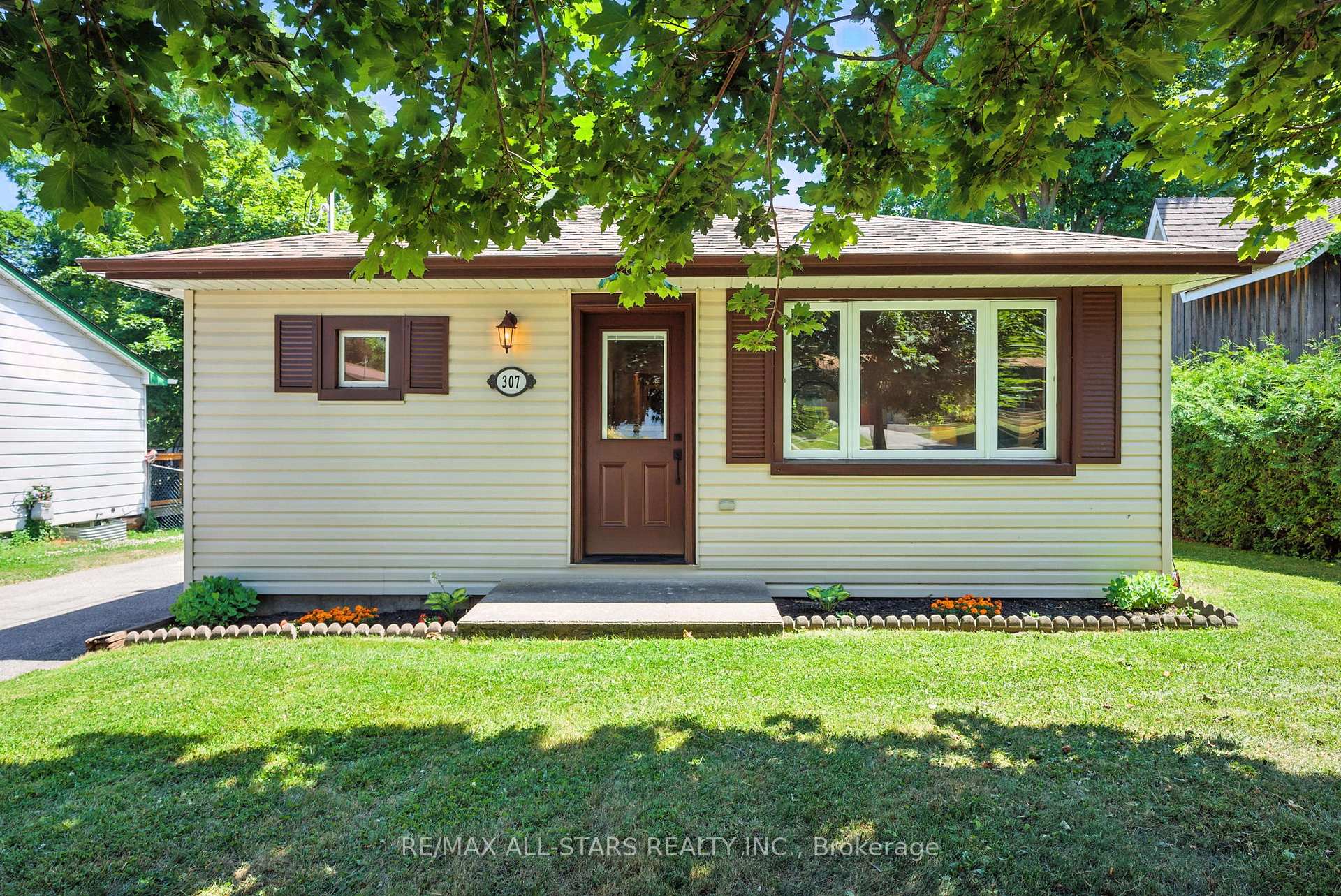 Photo 2 of 307 Cochrane Street, Scugog, Port Perry — HOMEH