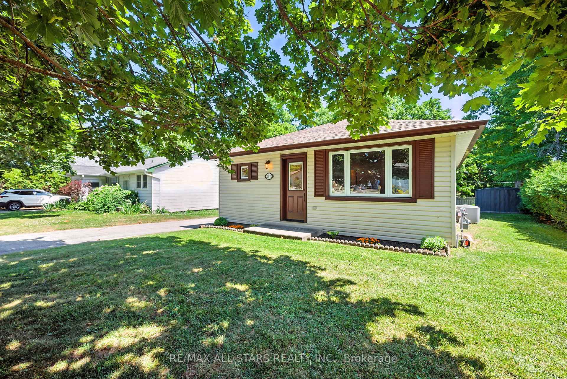 Photo 3 of 307 Cochrane Street, Scugog, Port Perry — HOMEH