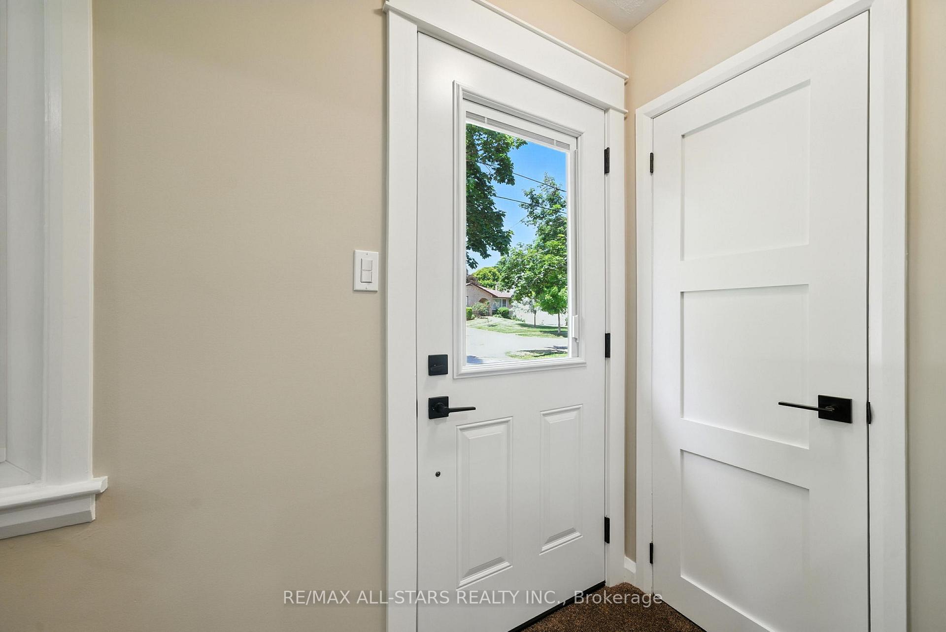 Photo 5 of 307 Cochrane Street, Scugog, Port Perry — HOMEH