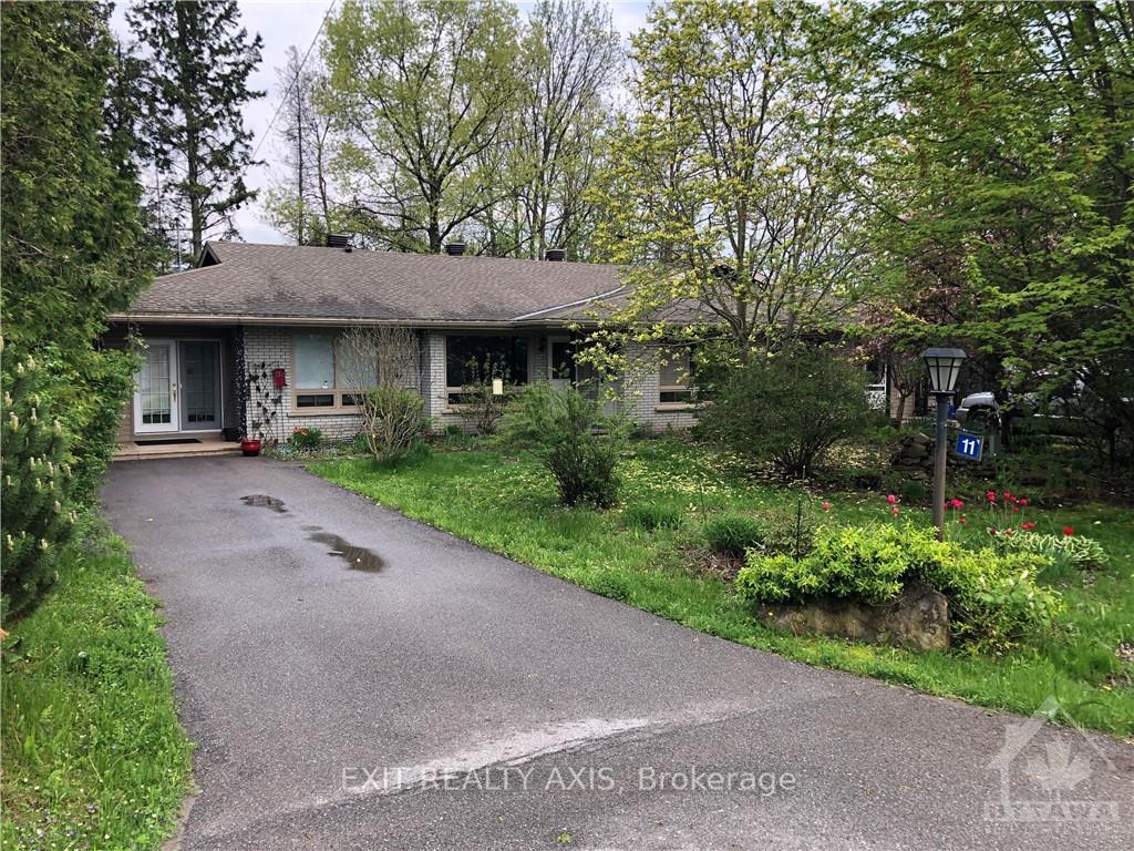 Front of 11 & 13 Bayview Crescent