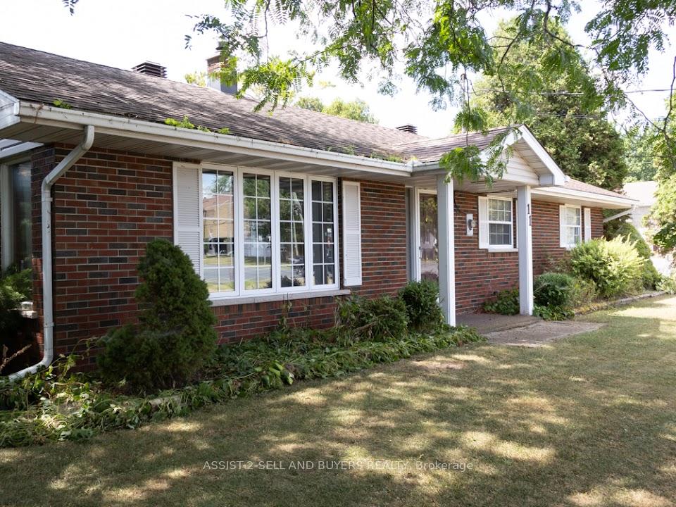 Front of 11 Moulinette Road W