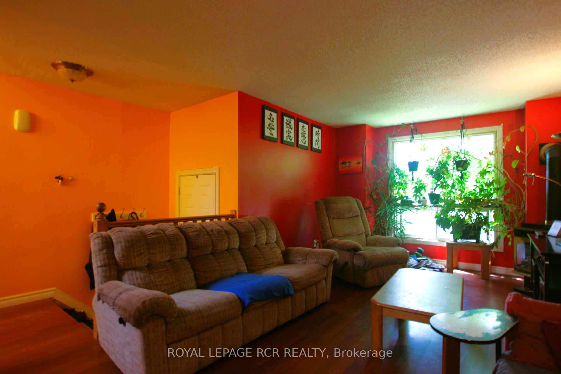 Photo 3 of 516 Pineview Gardens, Shelburne — HOMEH