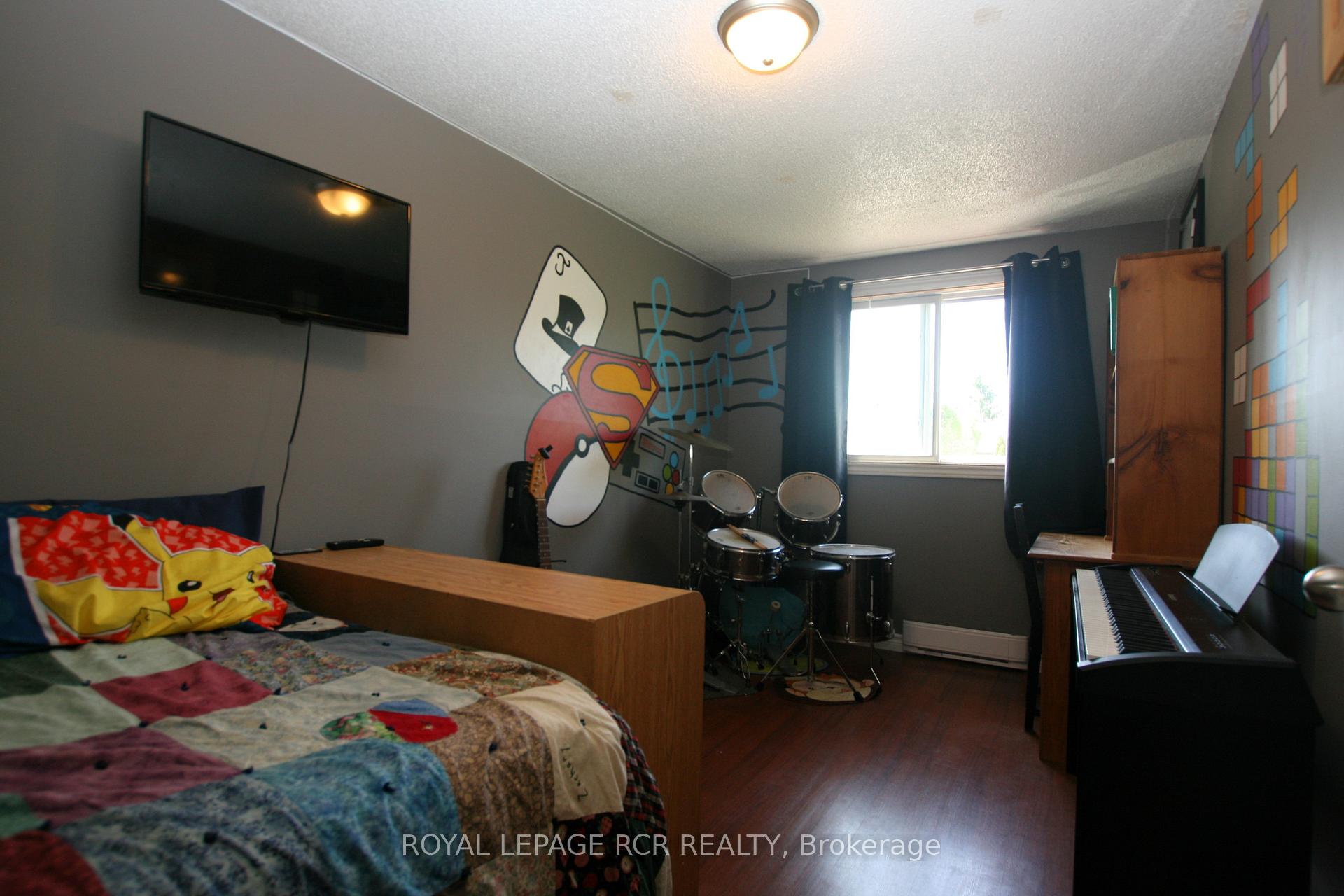 Photo 10 of 516 Pineview Gardens, Shelburne — HOMEH